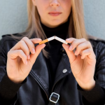 Подросток курит, что делать: советы психолога родителям